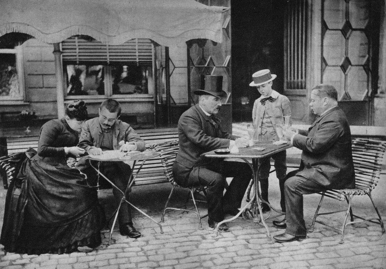 Szene aus dem täglichen Leben, die Tradition der „heiligen Stunde“. Fotografie, späte 19. Jahrhundert, Paris. Sammlung Selva von Unknown photographer