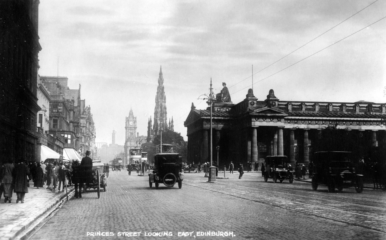 Blick nach Osten entlang der Princes Street, Edinburgh, frühes 20. Jahrhundert von Valentine and Sons Ltd
