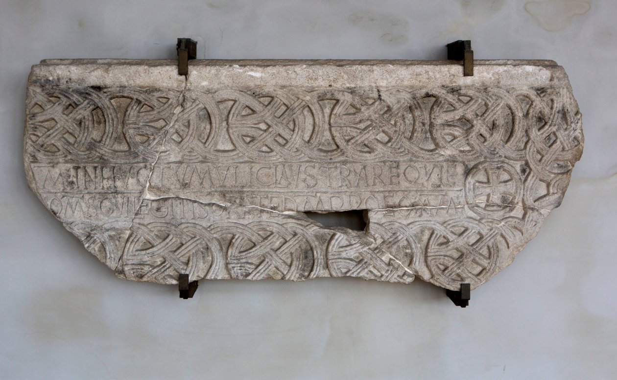 Stein mit Inschrift und Verzierungen von Venetian School