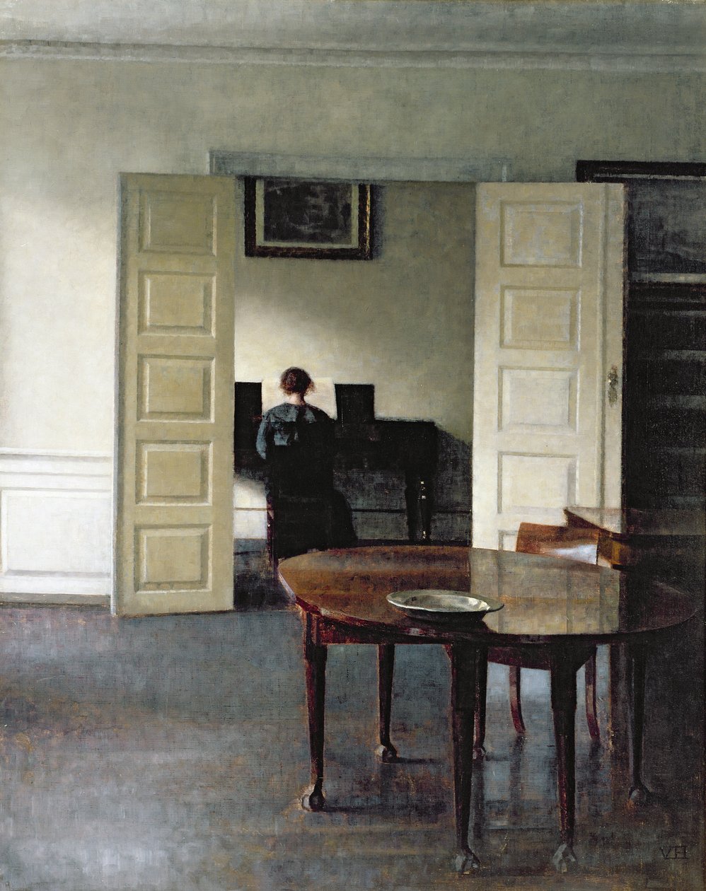 Ein Innenraum mit einer Frau, die Klavier spielt, 1910 von Vilhelm Hammershoi