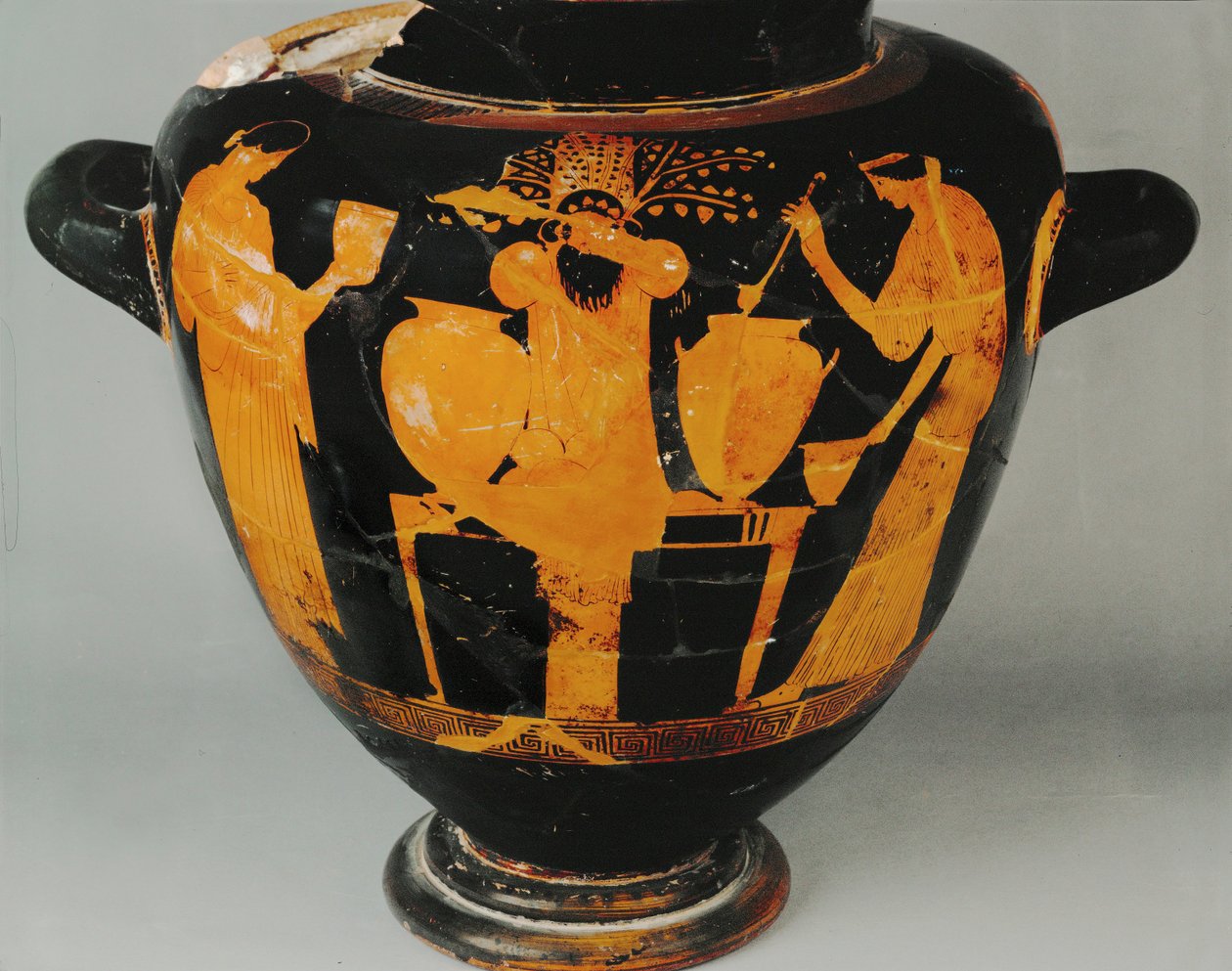 Dionysos-Festival, zwei weibliche Akolythen, Dionysos in der Mitte von Villa Giulia Painter
