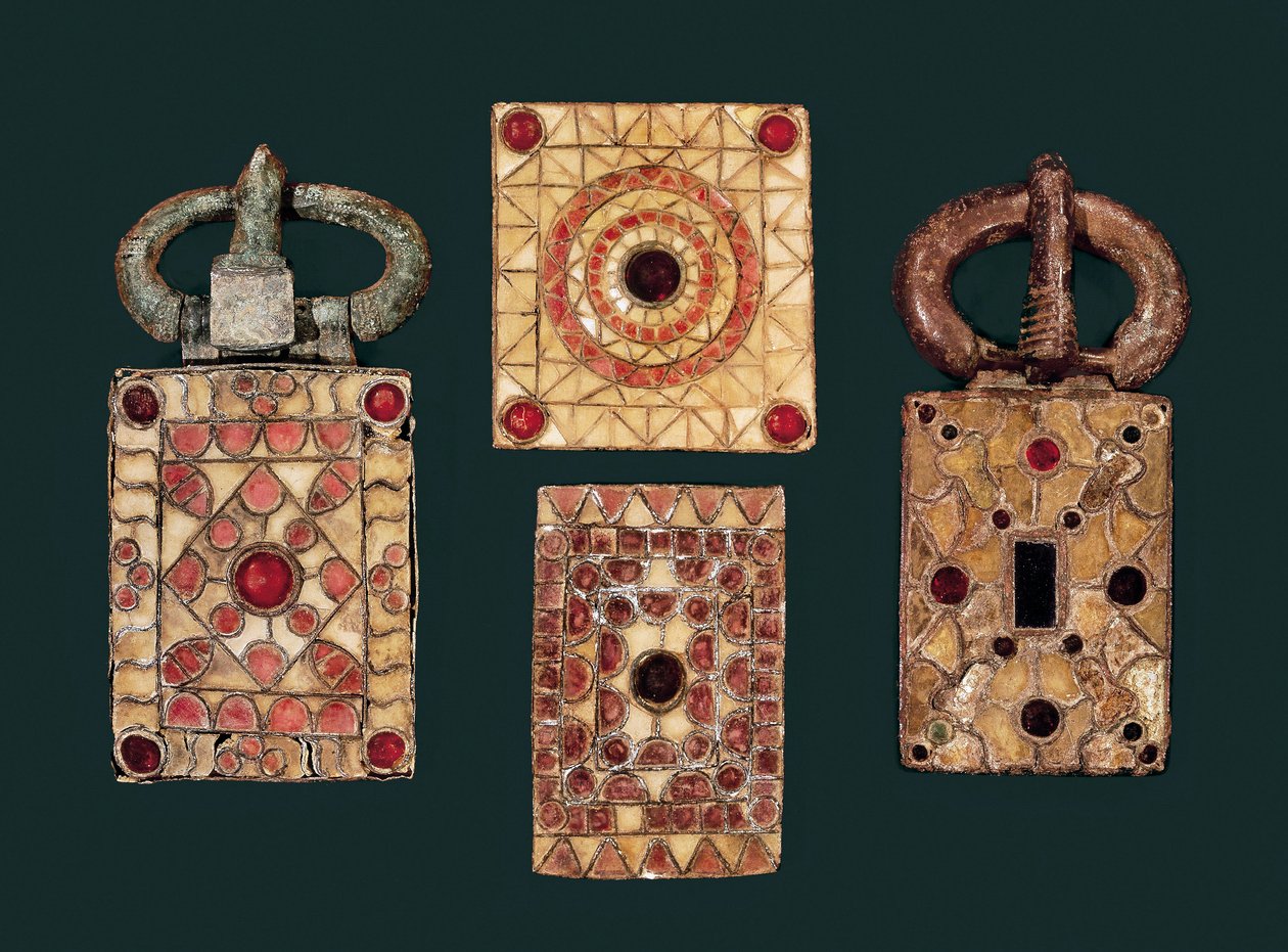 Metallohrringe verziert mit Gold und Granat, 7. Jahrhundert (Gold und Granat) von Visigothic