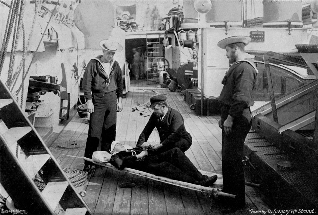 Ambulanzübung an Bord des Kreuzers HMS Tartar, 1896 von W Gregory