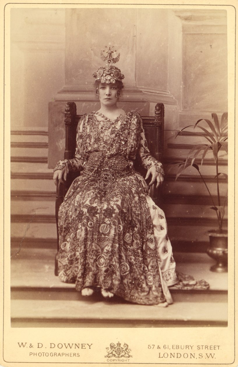 Sarah Bernhardt als Kaiserin Theodora in Sardous "Theodora" von W. and D. Downey