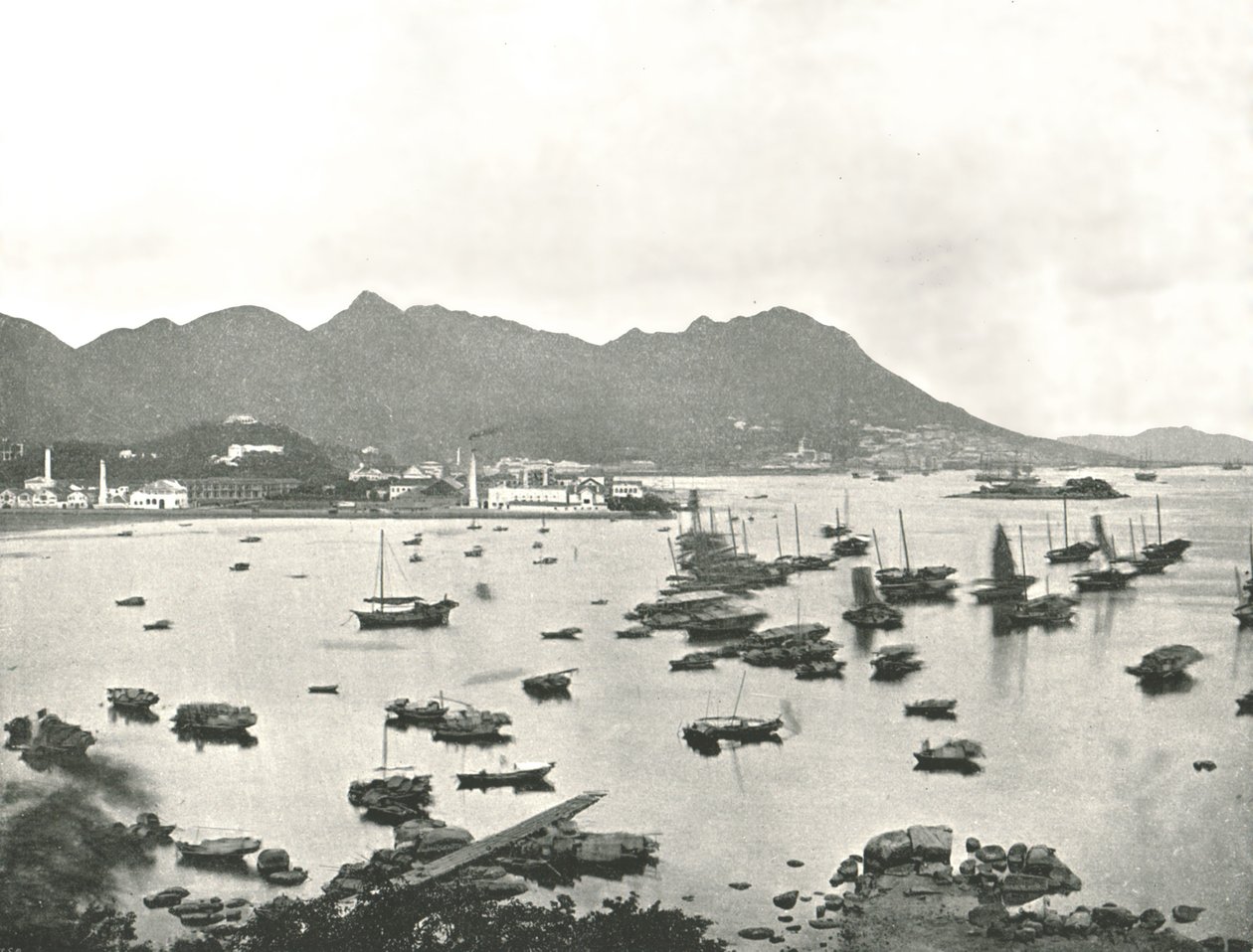 East Point mit Victoria Hills, Hongkong, 1895 von W and S Ltd