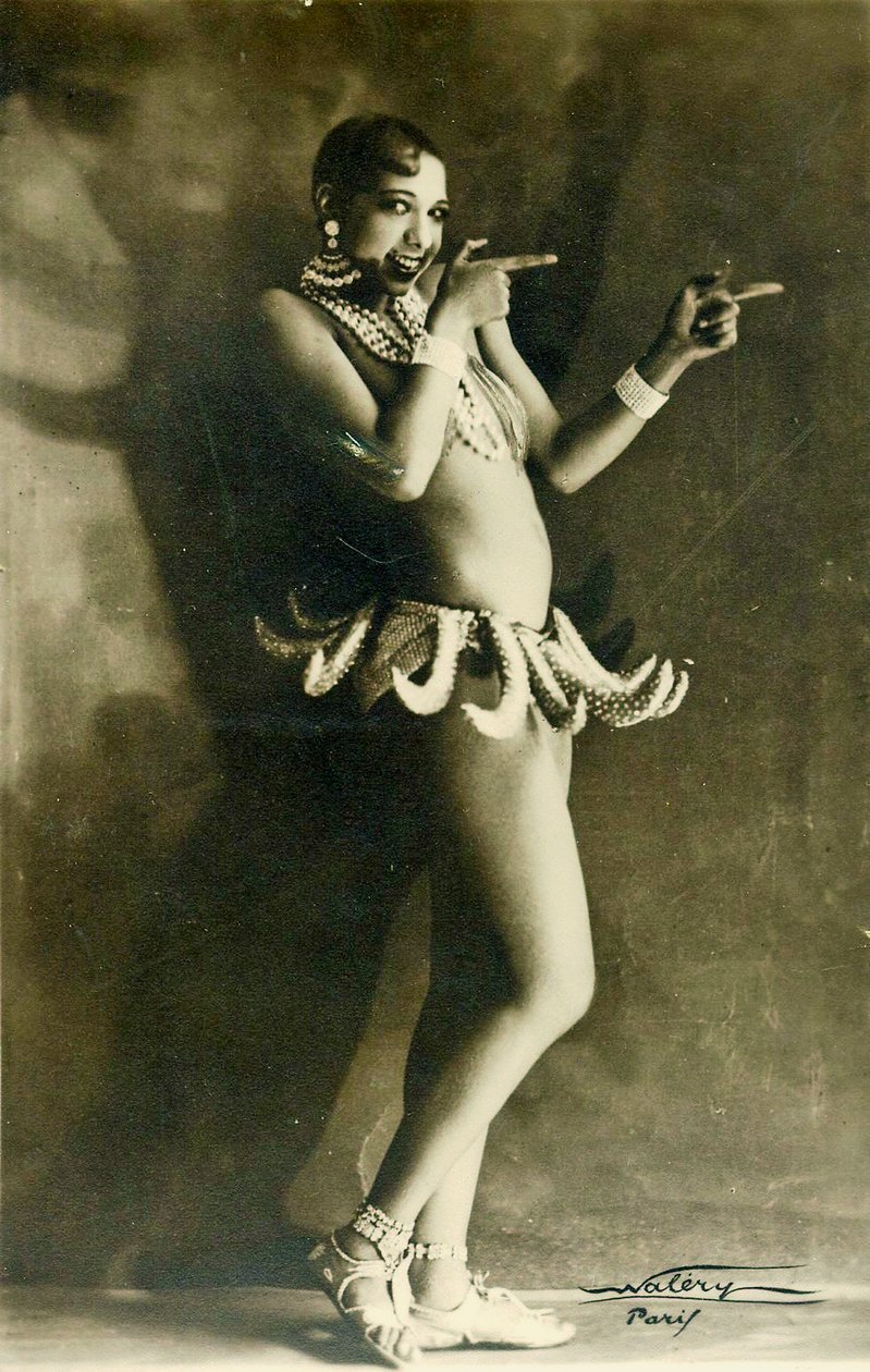 Josephine Baker in ihrem berühmten Bananenkostüm ca. 1927 von Walery