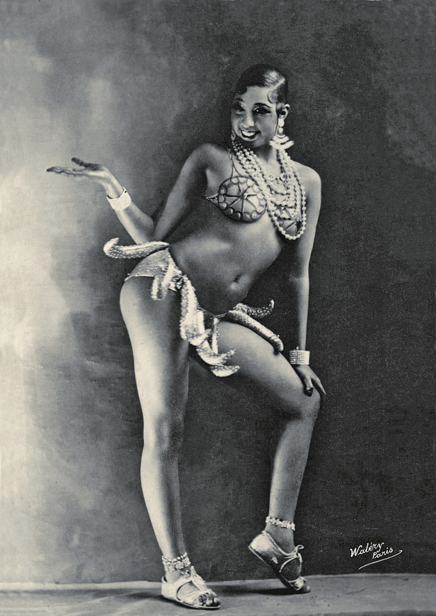 Josephine Baker im berühmten Bananenkostüm, ca. 1927 von Walery