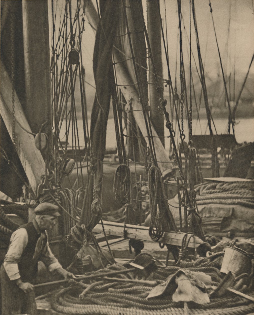 Am Fuß des Mastes auf einer Themse-Barke, um 1935 von Walter Benington