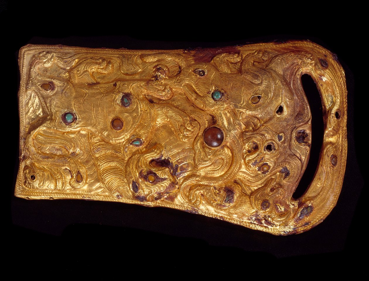 Chinesische Kunst: Goldene Gürtelschnalle mit Edelsteinen besetzt. Westliche Han-Dynastie (206 v. Chr. - 25 n. Chr.). Paris, Cernuschi Museum von Western Han Dynasty Chinese School