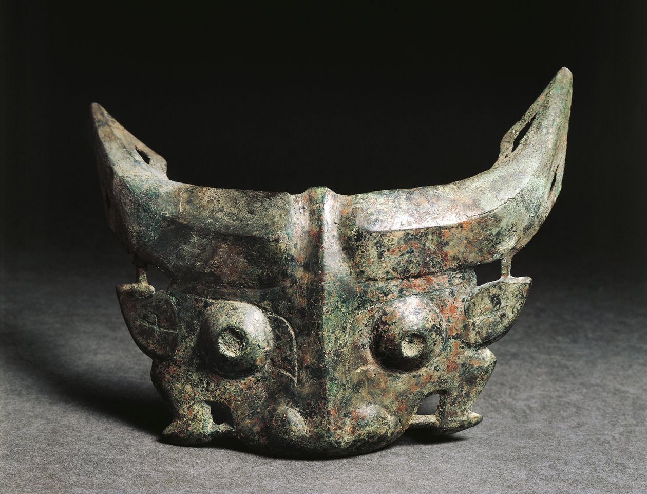Ritualmaske, die Taotie darstellt, China, Westliche Zhou-Dynastie von Western Zhou Dynasty Chinese School