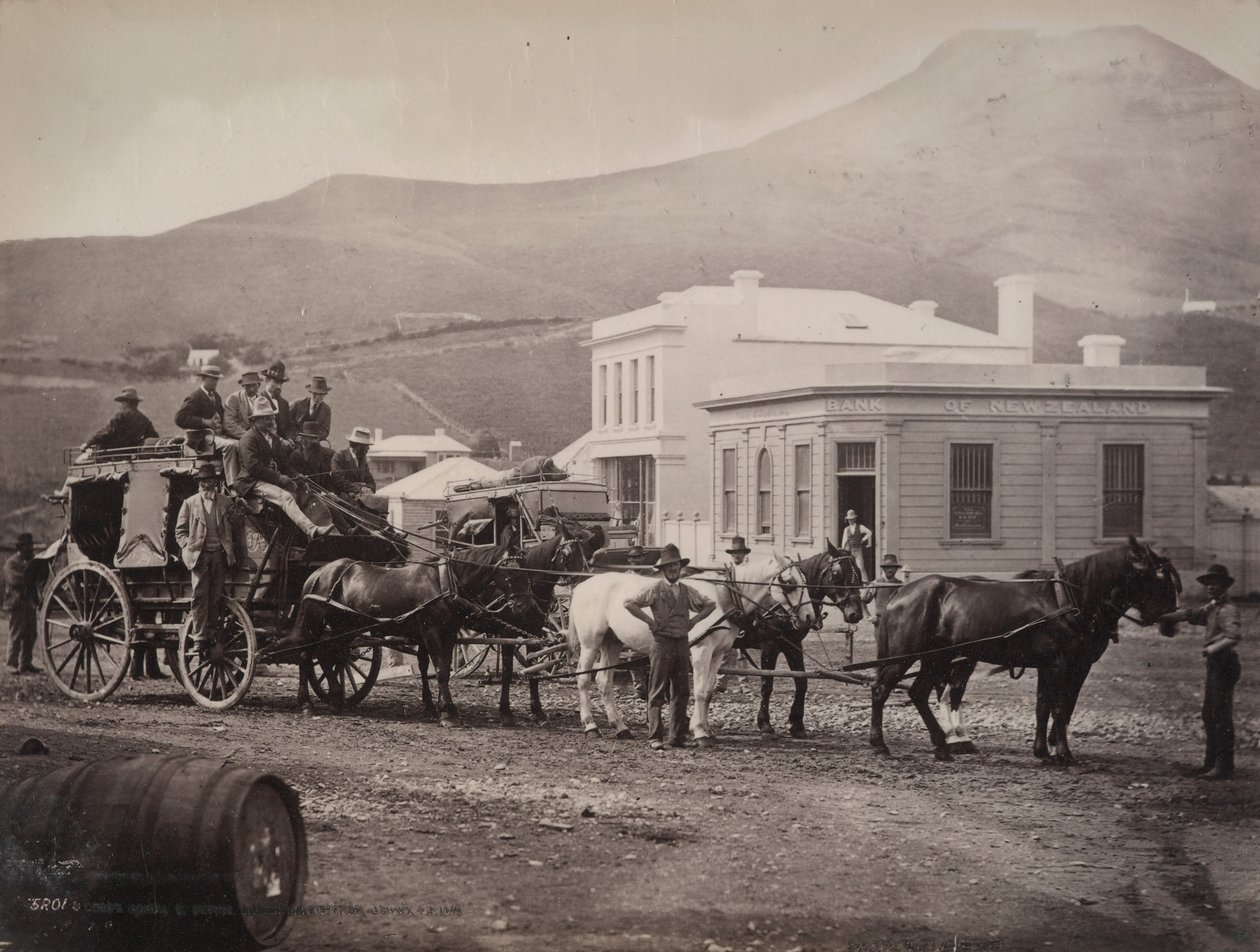 (Cobb und Co. Kutsche, Palmerston, Otago) von William P. Hart