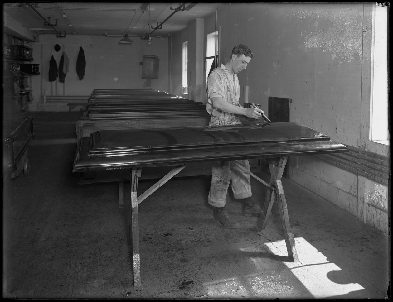 Fließen der Oberseiten von Holzkisten, Oneida, New York, 3. April 1916 von William Davis Hassler