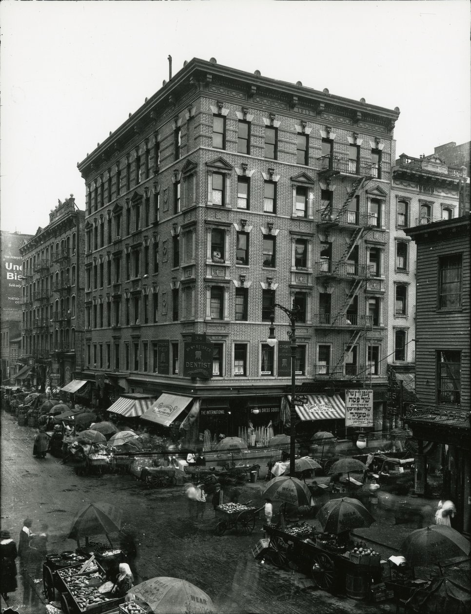Ludlow Street an der Hester Street, Lower East Side, ca. 1910-21 von William Davis Hassler