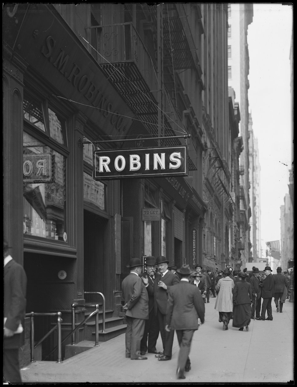 S.M. Robins Co. Schild bei 35 Broadway, New York City, 2. Mai 1916 von William Davis Hassler