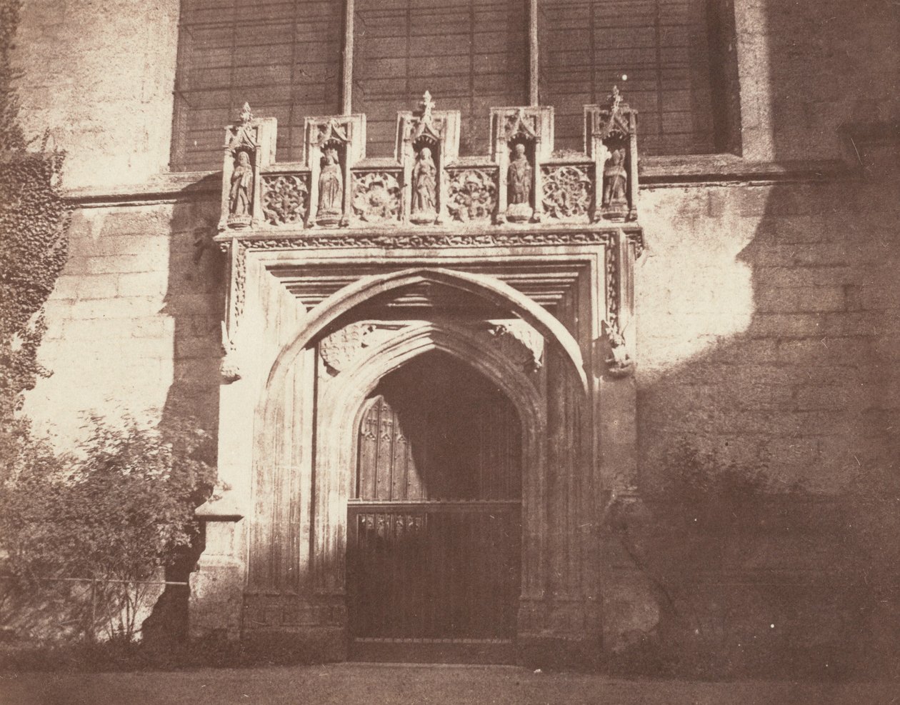 Eine alte Tür, Magdalen College, Oxford, 1843 von William Henry Fox Talbot