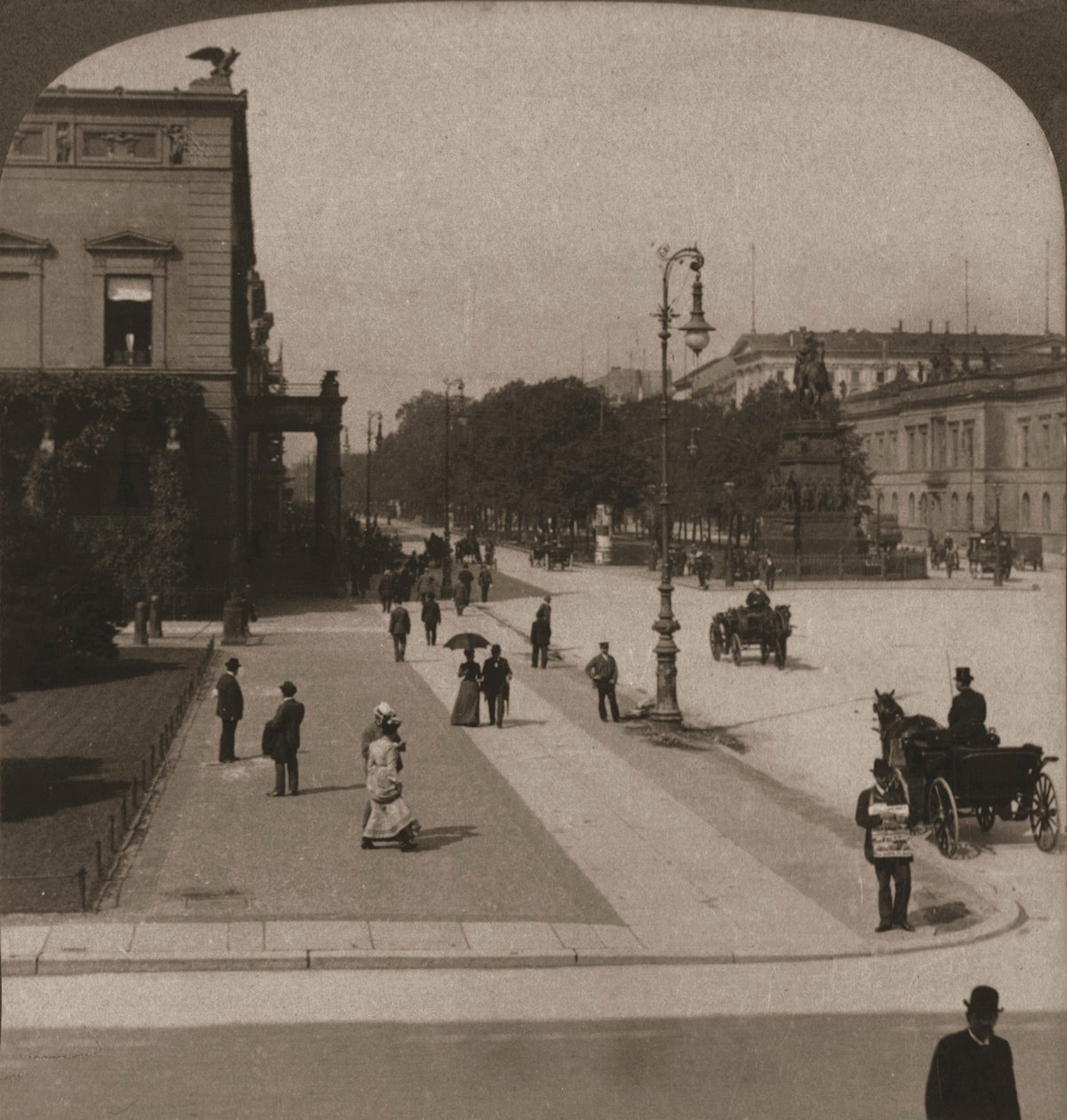Unter den Linden, Berlin, 1903 von Works and Sun Sculpture Studios
