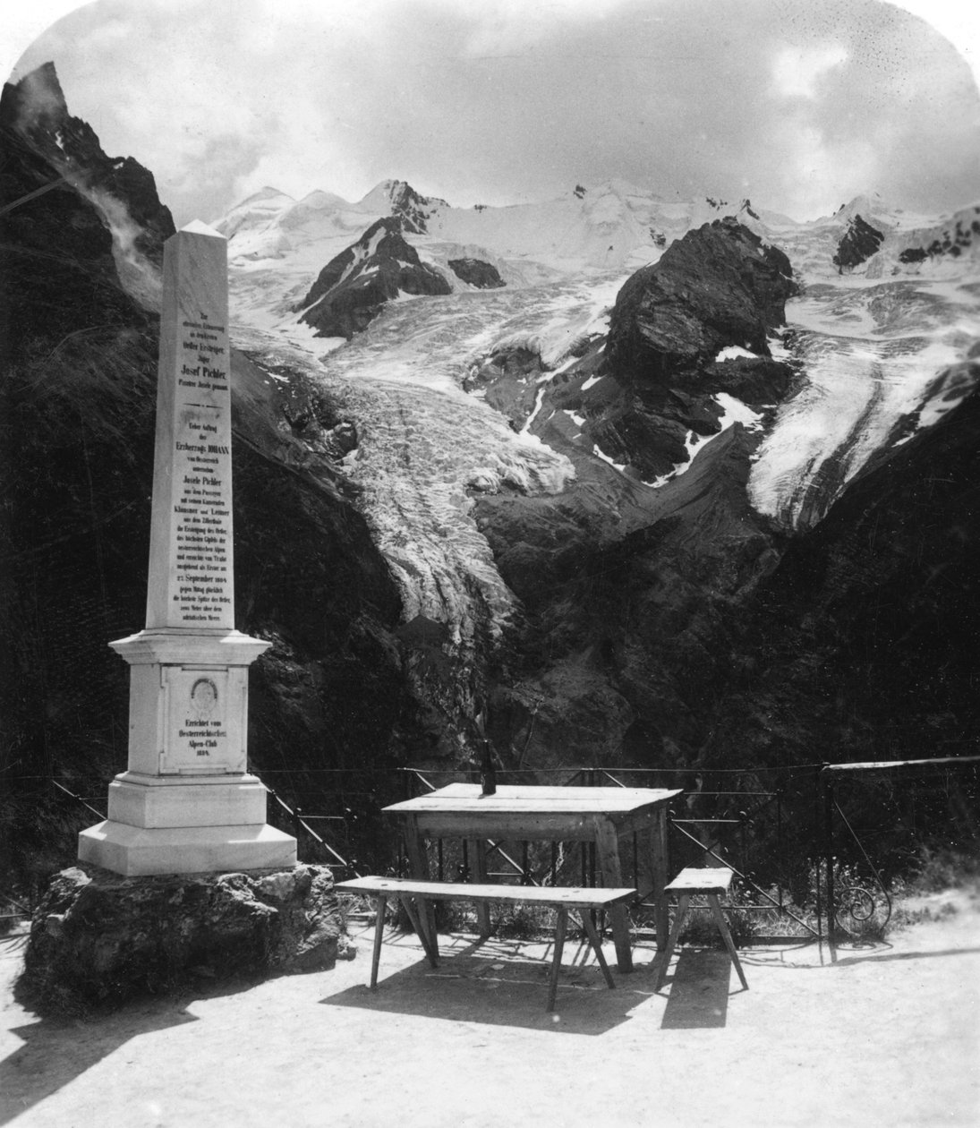 Ein Denkmal in der Stilfserjochstraße, Weisse Knott, Tirol, um 1900er von Wurthle and Sons