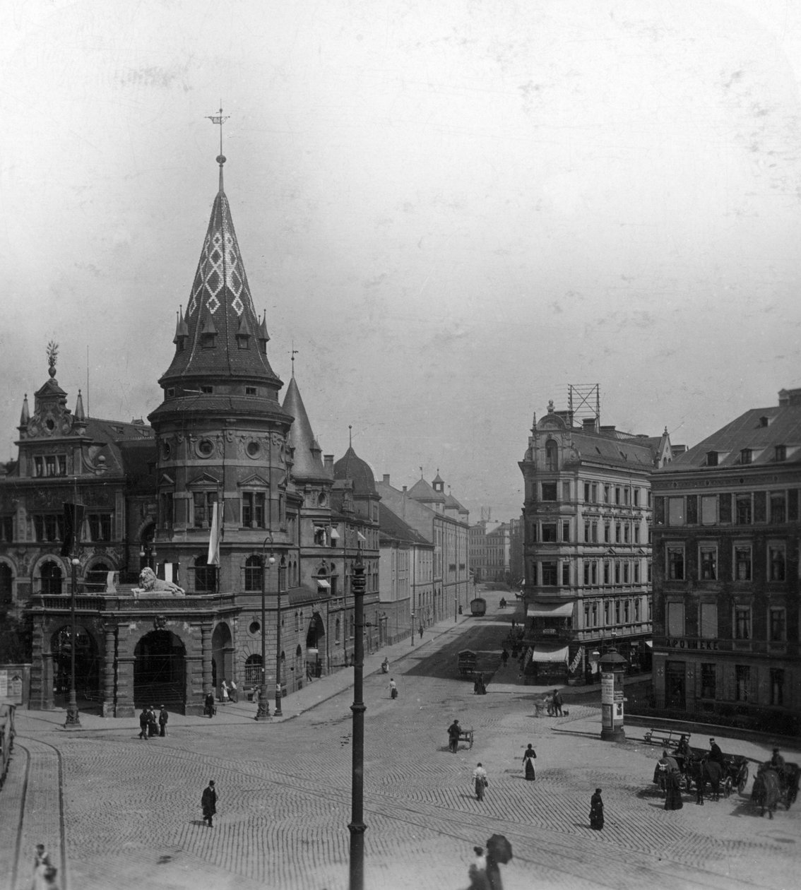Löwenbräu Keller und Stiglmaierplatz, München, Deutschland von Wurthle and Sons
