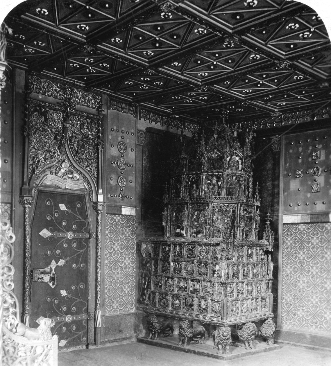 Der Ofen im Prinzenzimmer, Festung Hohensalzburg, Salzburg, Österreich, ca. 1900er von Wurthle and Sons