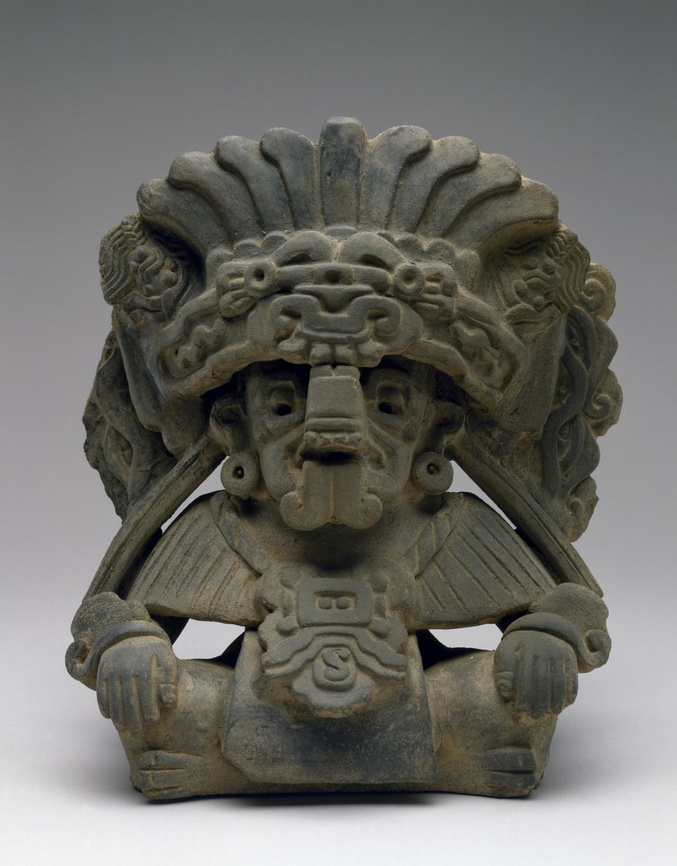 Urne mit einem sitzenden Vorfahren, 600-900 n. Chr. von Zapotec Zapotec