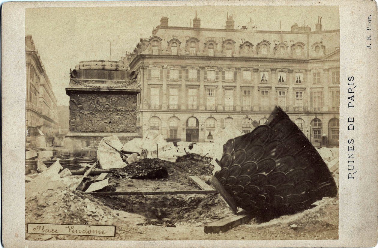 Kommune von Paris (1871): Ruinen auf dem Place Vendôme in Paris. Fotografie 1871. Dim.16,5x10,8 cm von Frederick (attr. to) Barnard