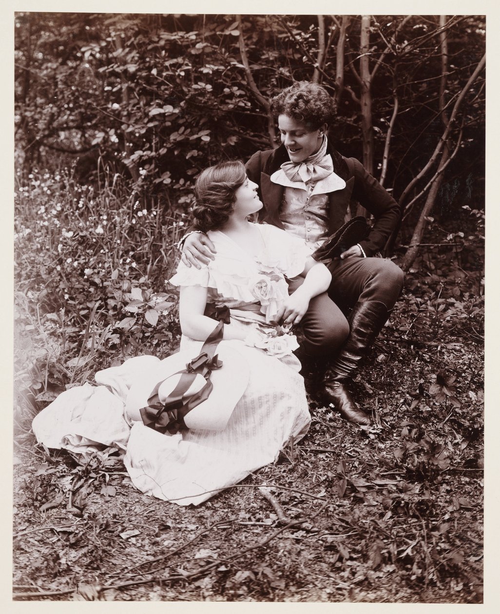 Edwardianisches Porträt, Paar im Kleid des 19. Jahrhunderts von John Pardon