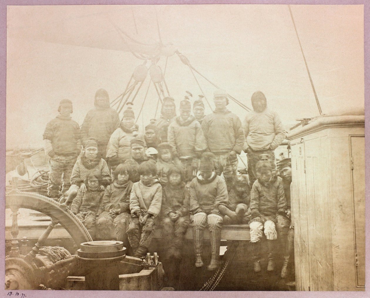Arktische Expedition (1875-1876) des Kapitäns George Nares (1831-1915): Gruppe von Einheimischen auf der 
