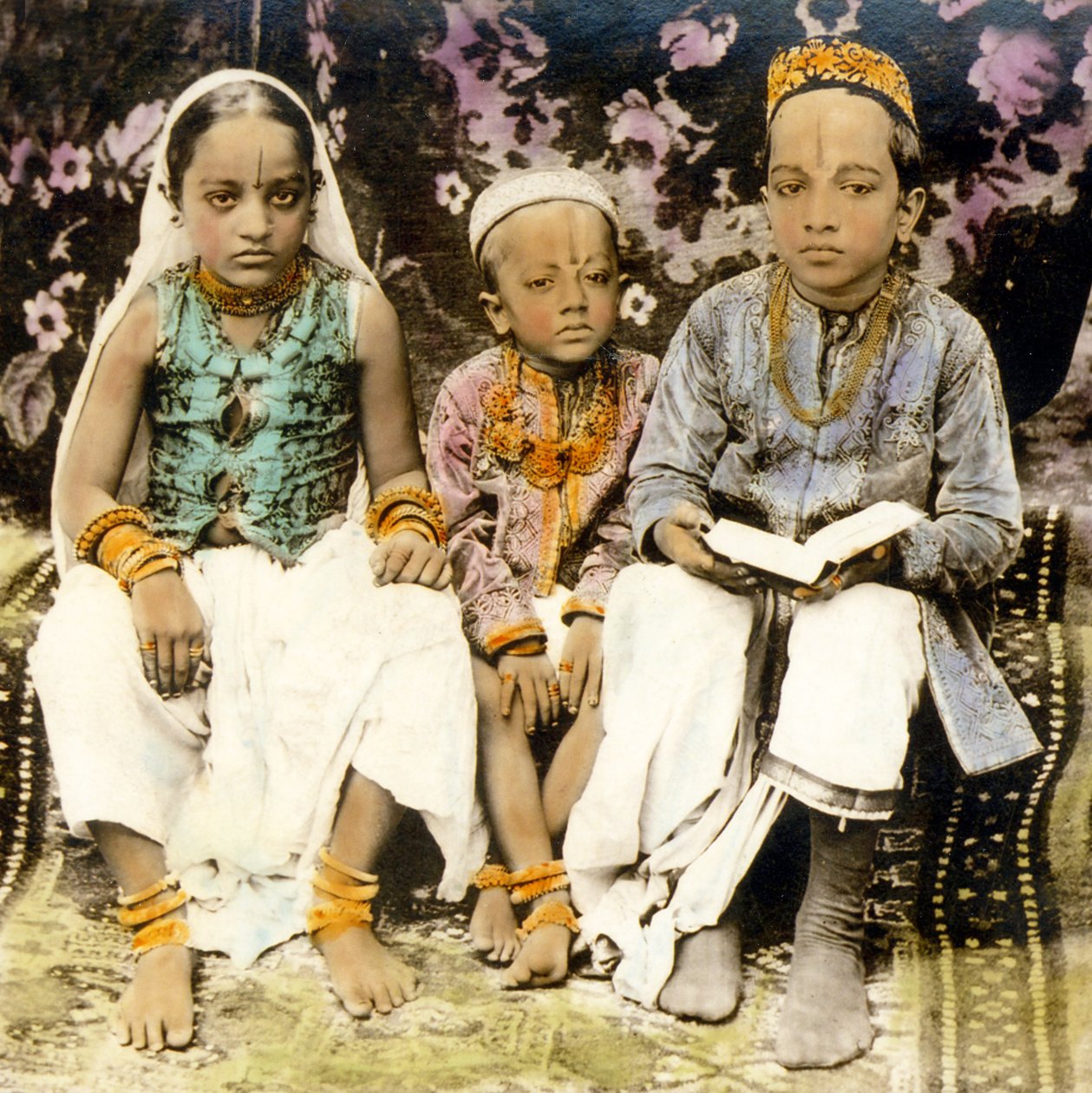 Hindu-Kinder einer hohen Kaste, Bombay, Indien 1922 von Frederick (attr. to) Barnard