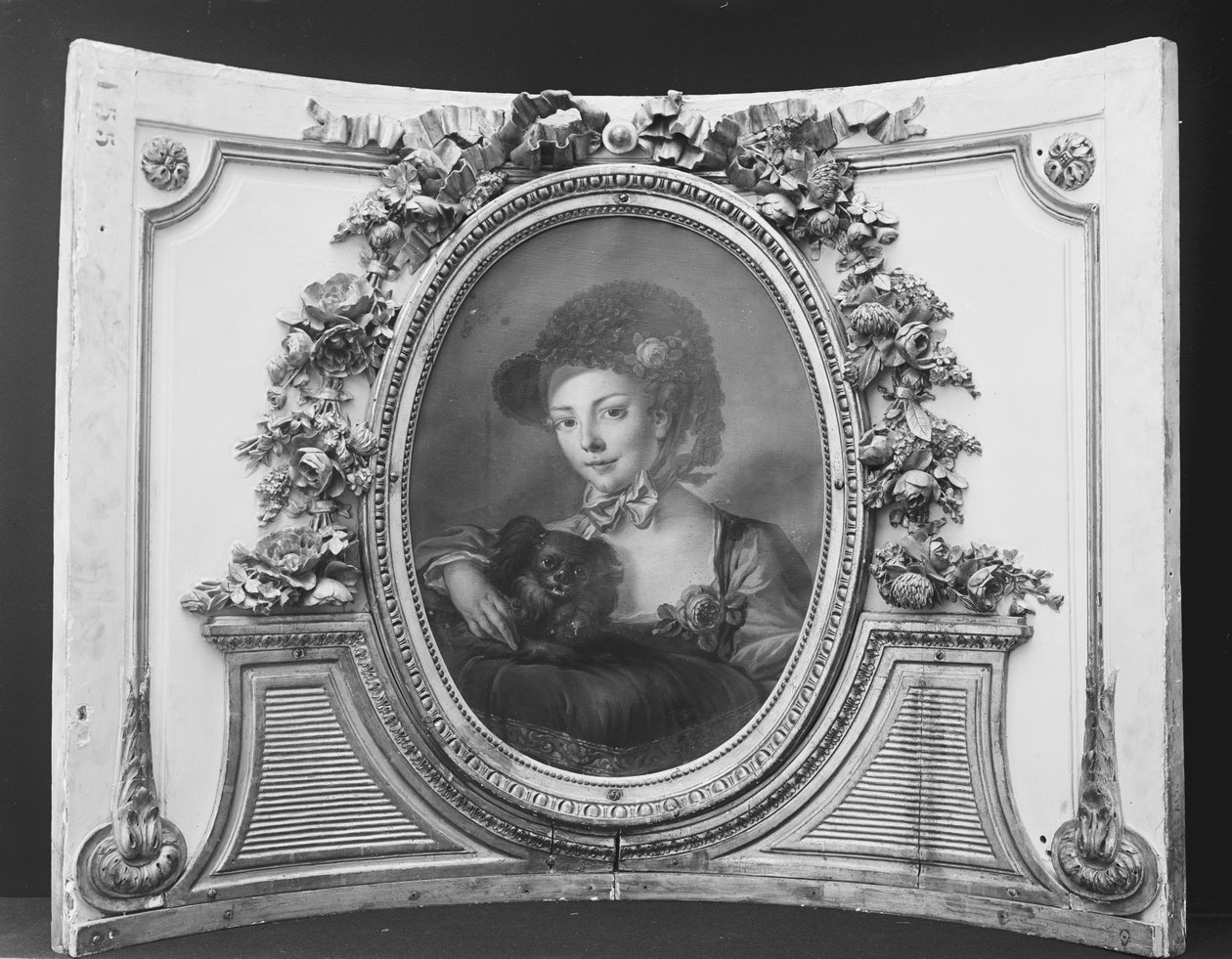 Frau mit einem Hund, eines von einem Set, 1770-90 von ca. 1775 . French Painter