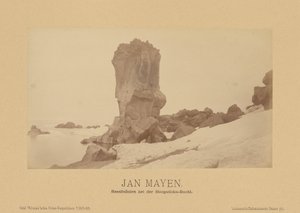 Jan Mayen, Basaltsäulen bei der Hoopsticks-Bucht von (Linienschiffs Lieutenant) Richard Basso