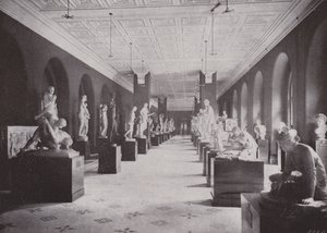 Skulpturenhalle, Victoria and Albert Museum von (after) English photographer