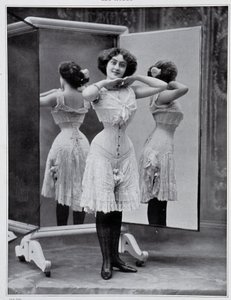 Modell präsentiert das Thylda-Korsett, Foto Félix - in „Les Modes“, Dez. 1907. von (after) Felix Studio