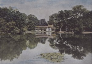 Le Petit Trianon, Blick auf das Dorf und den See
