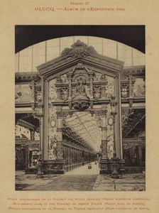Monumentaltür der Galerie französischer Stoffe, Große Ehrenhalle von (after) French Photographer