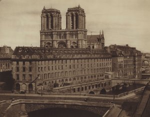 Notre-Dame verdeckt durch das alte Hôtel-Dieu von (after) French Photographer