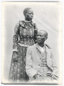 Khama und seine Frau, ca. 1910 von A. E. Hargreave