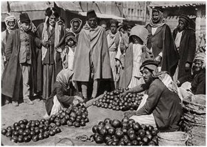 Obstmarkt in Bagdad, Irak, 1925 von A. Kerim