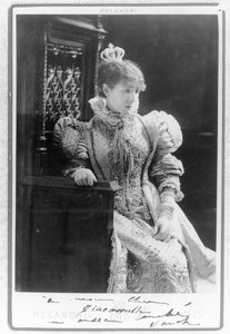 Sarah Bernhardt (1844-1923) in der Rolle der Marie de Neubourg in 