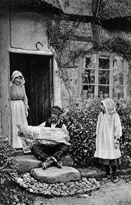 Ein Mann liest The Daily Mail, Shropshire, ca. 1922 von A. W. Cutler