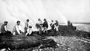Brennender Seetang für Kelp, Aran-Inseln, Irland, 1922