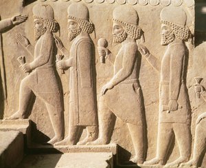 Relief, das medische Wachen von den Treppen der Triplyon-Halle darstellt, Achämenidenzeit, 6.-5. Jahrhundert v. Chr. von Achaemenid