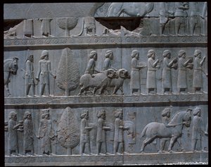 Ansicht der Reliefs der östlichen Treppe von Achaemenid