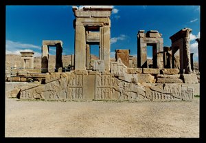 Westfassade des Tachara (Privatpalast von Darius), gebaut ca. 485 v. Chr. und die Treppe hinzugefügt von Artaxerxes III. ca. 360-50 v. Chr. von Achaemenid