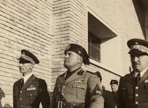 Einweihung der Gebäude des Königlichen Flughafens "Fausto Pesci" in Bologna, erbaut von der Firma Mauro Toschi fu Ulisse, in Anwesenheit des Duce Benito Mussolini, 24.10.1936 (s/w Foto) von Achille Villani
