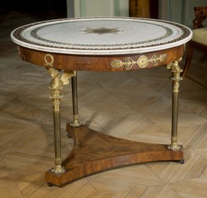 Gueridon mit Marmortischplatte, um 1800 - 1804 bemalt von Adam (attr. to) Weisweiler