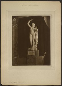 Sappho ruft die Götter an, sie zu inspirieren von Pradier / Musée du Louvre von Adolphe Braun