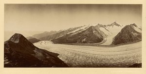 Verschneiter Gebirgspass