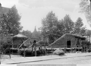 Dorf am See auf der Weltausstellung von 1889 in Paris, Architekt Charles Garnier (1825-98) (s/w Foto)