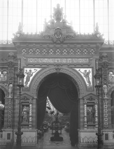 Portikus der Keramik, Weltausstellung, Paris, 1889 von Adolphe Giraudon