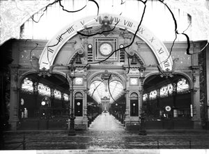 Portikus des Horologie-Pavillons auf der Weltausstellung, Paris, 1889 von Adolphe Giraudon